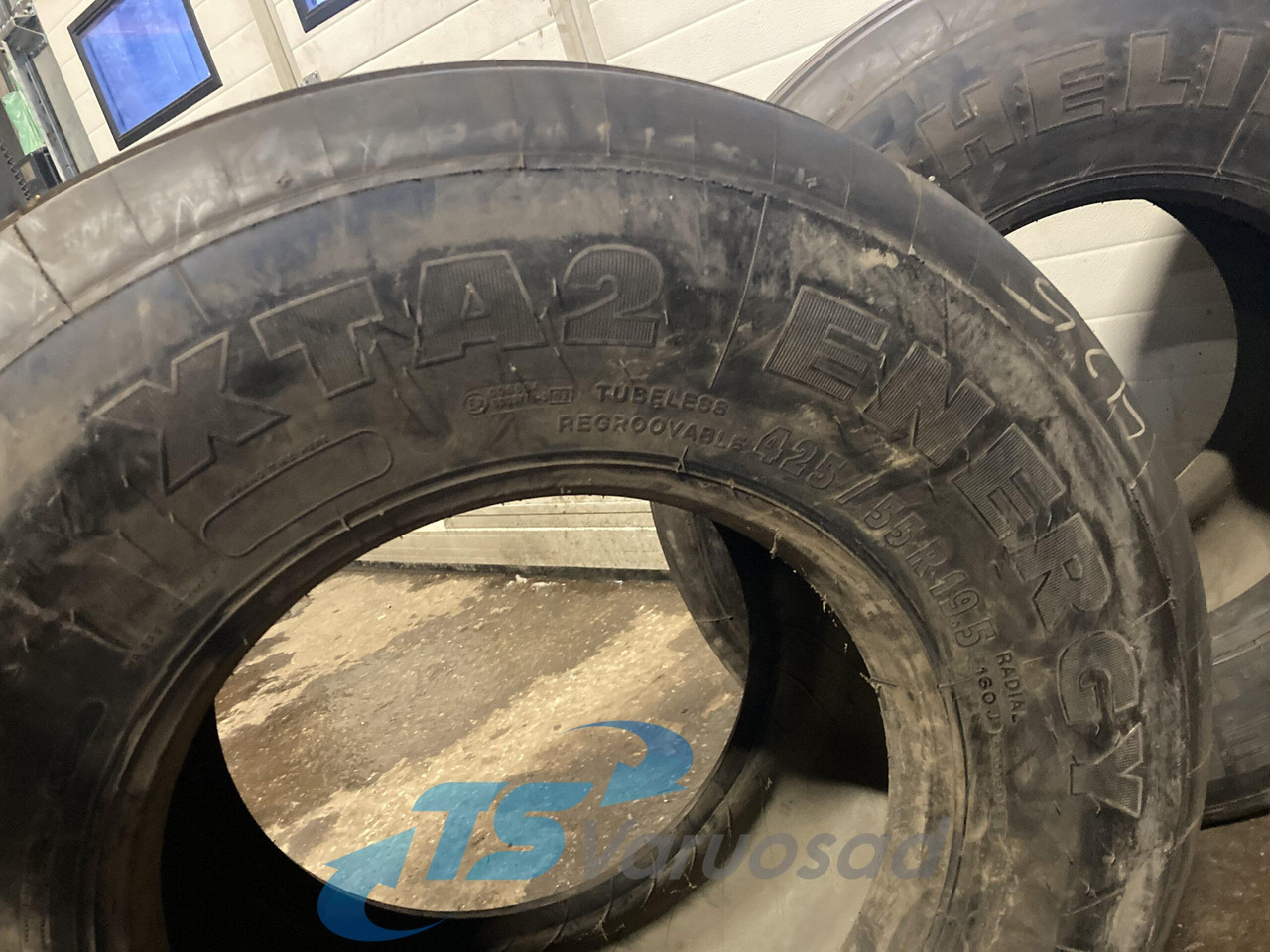 Universaalne Michelin 425/55R19,5 42555R195 - 휠 및 타이어 트럭 용 : 사진 5 Universaalne Michelin 425/55R19,5 42555R195 - 휠 및 타이어 트럭 용 : 사진 5