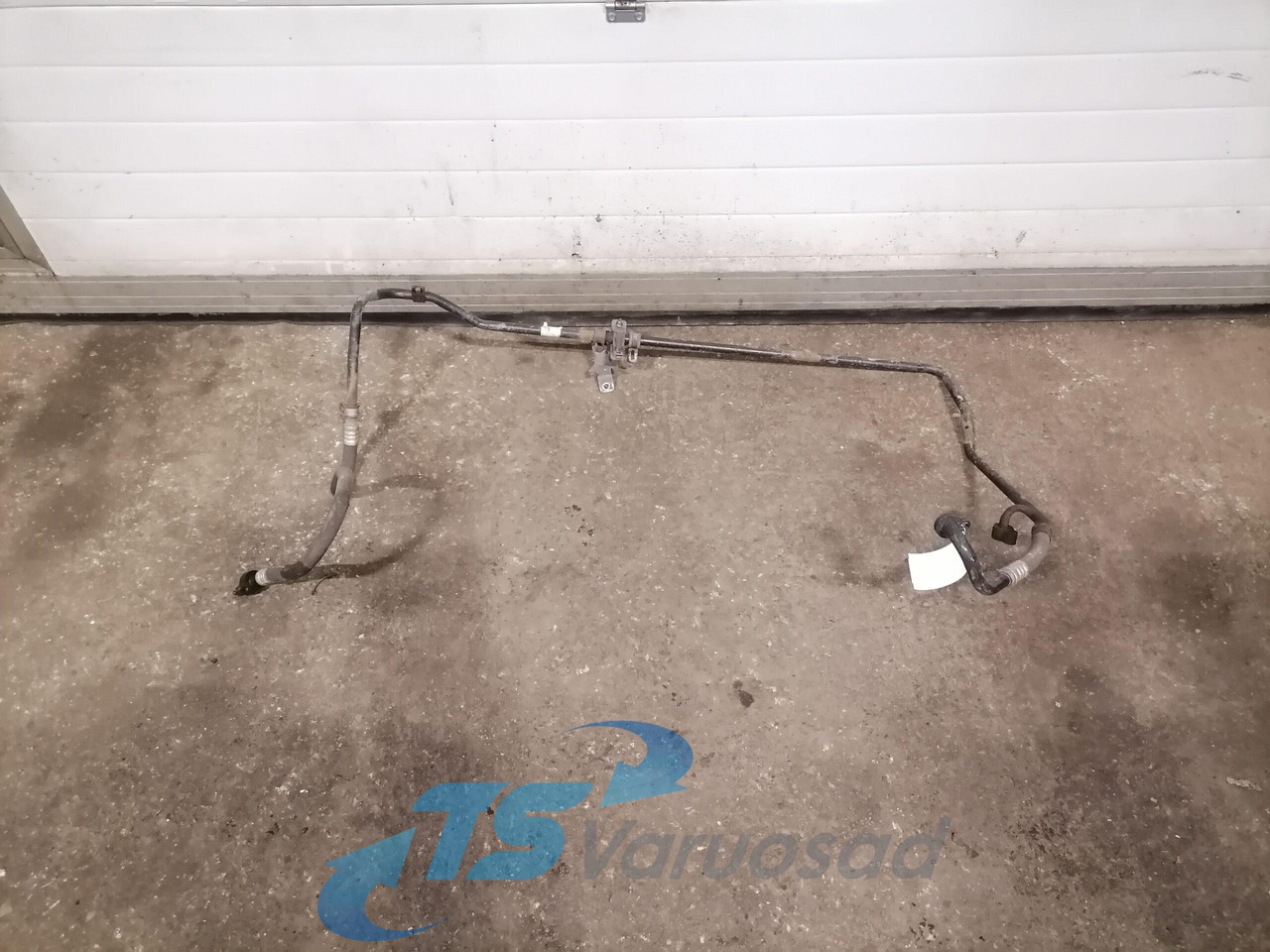 Volvo A/C pipe 82331894 - 난방/ 환기 트럭 용 : 사진 1 Volvo A/C pipe 82331894 - 난방/ 환기 트럭 용 : 사진 1