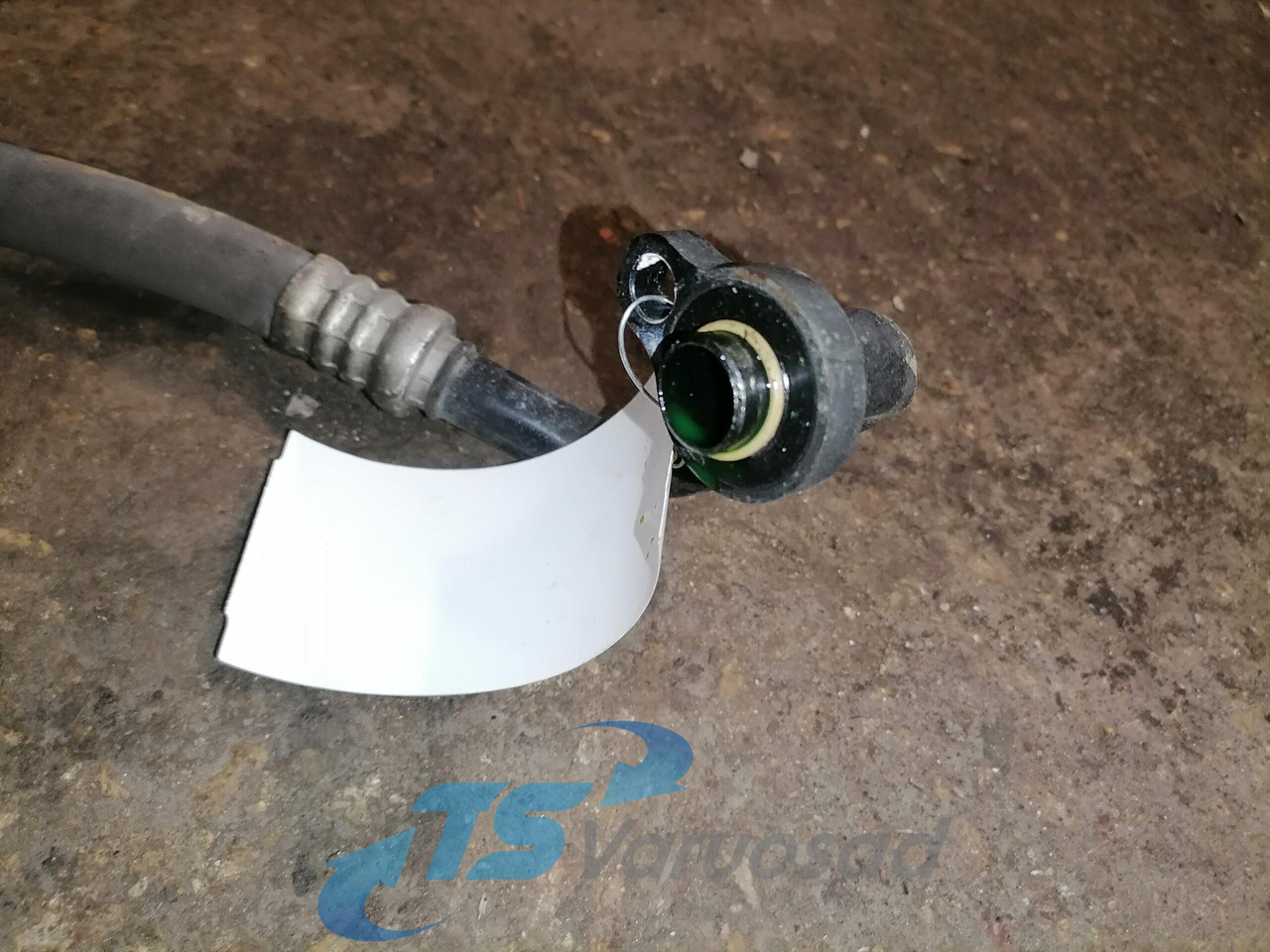 Volvo A/C pipe 82331894 - 난방/ 환기 트럭 용 : 사진 2 Volvo A/C pipe 82331894 - 난방/ 환기 트럭 용 : 사진 2