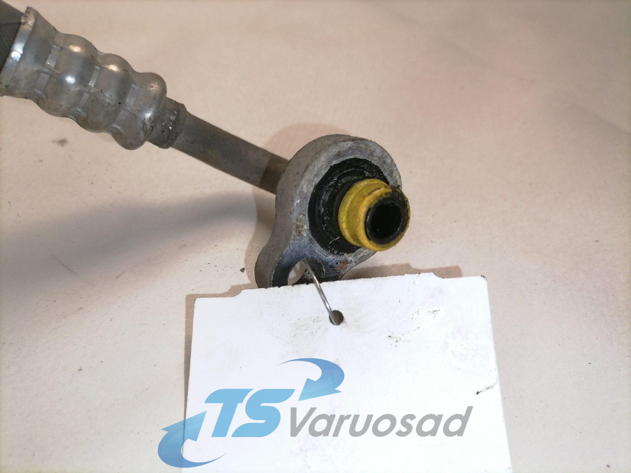 Volvo A/C pipe 84180959 - 난방/ 환기 트럭 용 : 사진 4 Volvo A/C pipe 84180959 - 난방/ 환기 트럭 용 : 사진 4