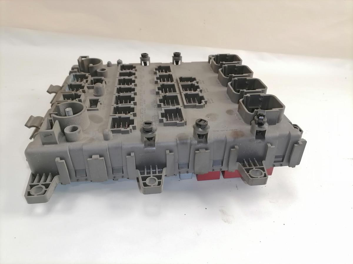 Volvo Central electric unit 5010590677 - 퓨즈 트럭 용 : 사진 3 Volvo Central electric unit 5010590677 - 퓨즈 트럭 용 : 사진 3