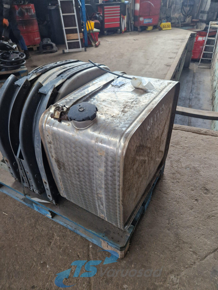 Volvo Kütusepaak 200L 12345 - 연료 탱크 트럭 용 : 사진 1 Volvo Kütusepaak 200L 12345 - 연료 탱크 트럭 용 : 사진 1