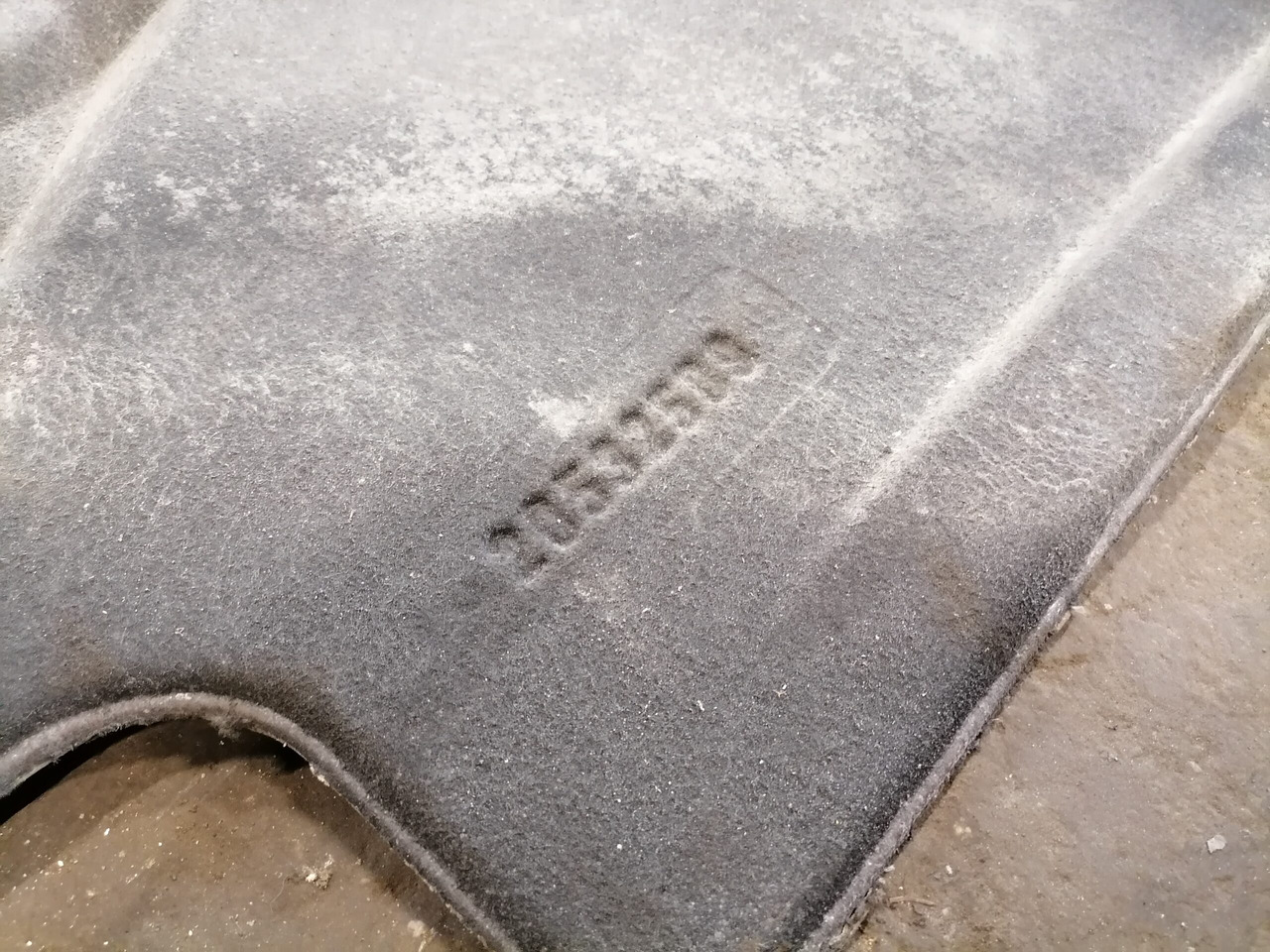 Volvo Noise reduction mat under the cab 20532509 - 범용 부품 트럭 용 : 사진 4 Volvo Noise reduction mat under the cab 20532509 - 범용 부품 트럭 용 : 사진 4