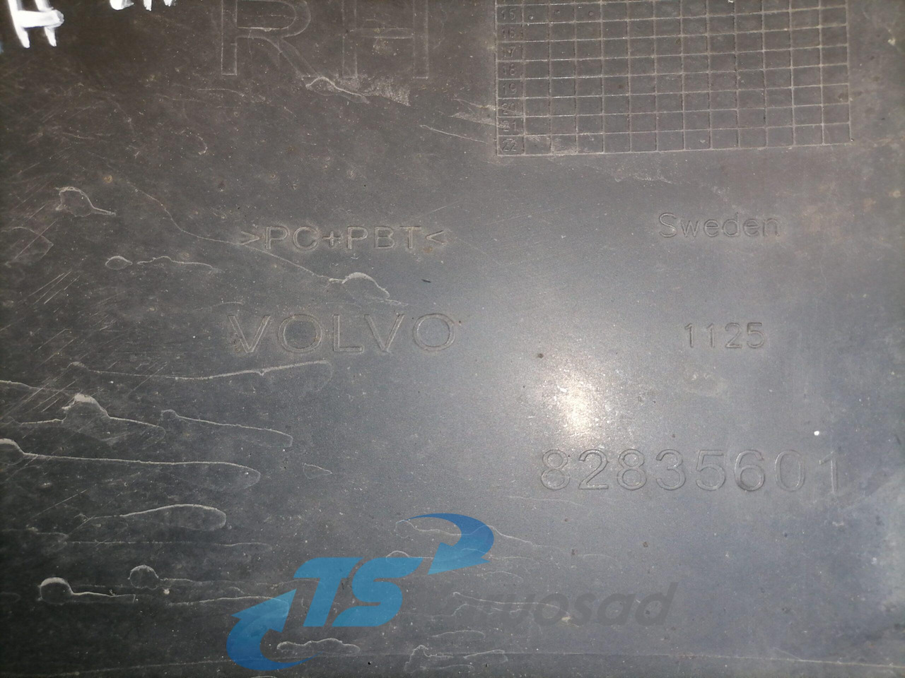 Volvo Plastikdetail 82835601 - 공기역학/ 스포일러 트럭 용 : 사진 3 Volvo Plastikdetail 82835601 - 공기역학/ 스포일러 트럭 용 : 사진 3