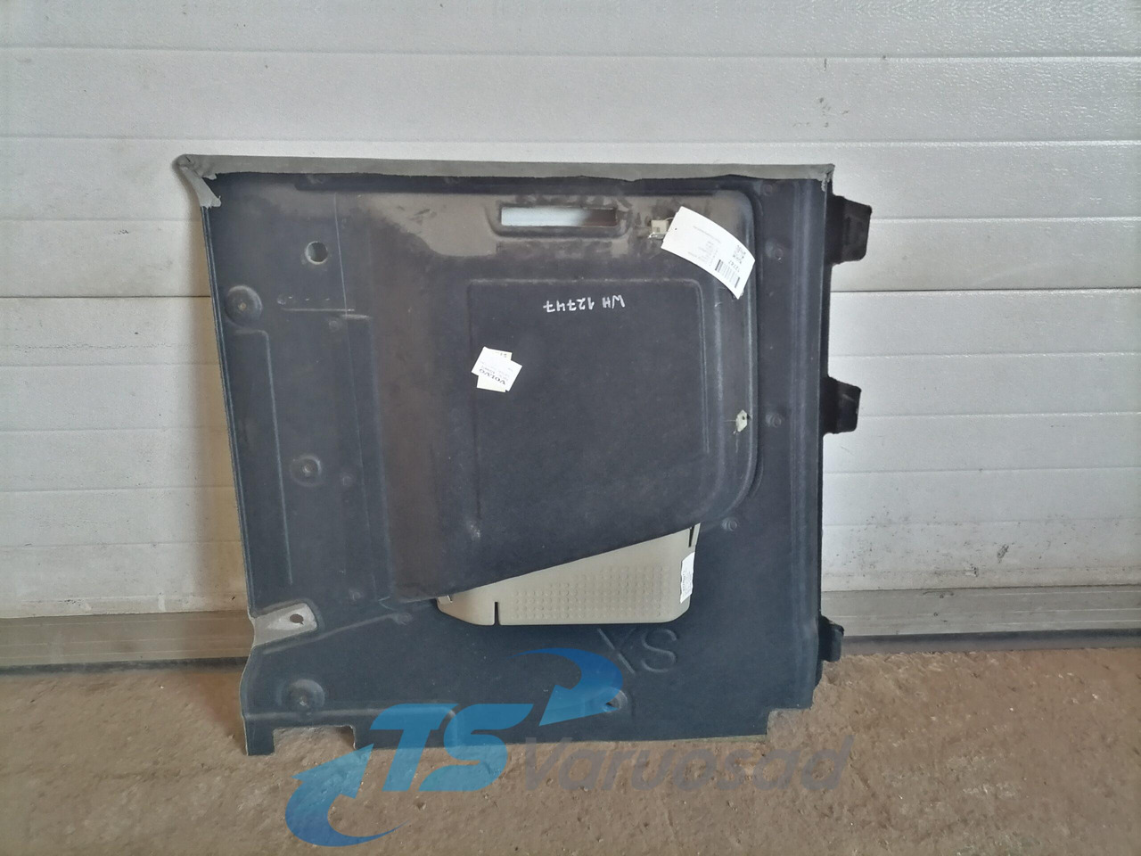 Volvo Salongi polster 82246973 - 범용 부품 트럭 용 : 사진 2 Volvo Salongi polster 82246973 - 범용 부품 트럭 용 : 사진 2