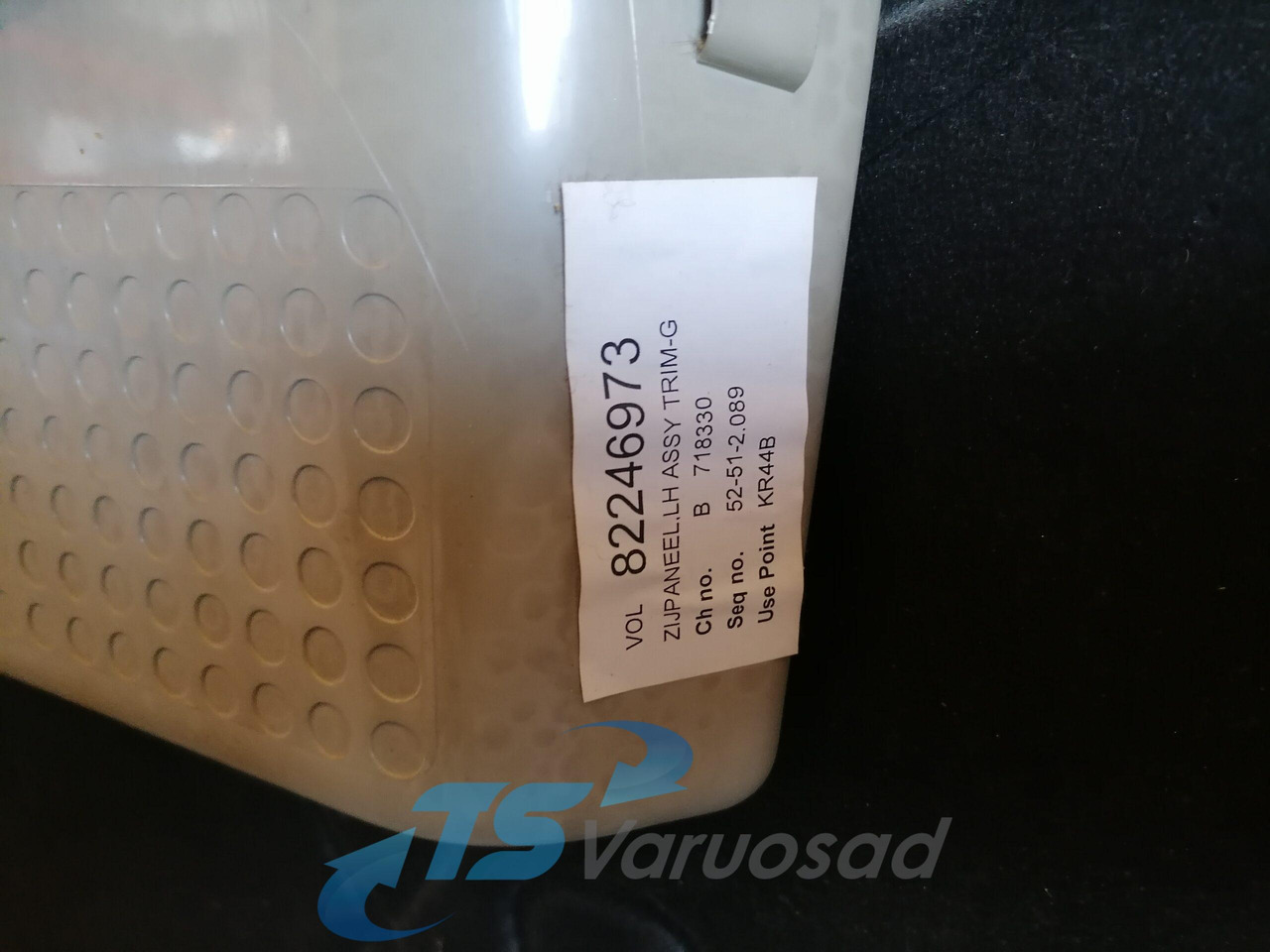 Volvo Salongi polster 82246973 - 범용 부품 트럭 용 : 사진 3 Volvo Salongi polster 82246973 - 범용 부품 트럭 용 : 사진 3