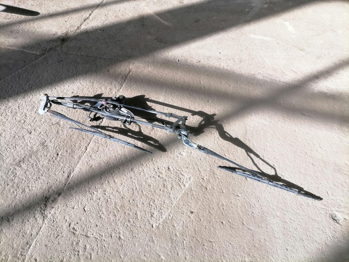 Volvo Wiper frame 688044 - 와이퍼 트럭 용 : 사진 2 Volvo Wiper frame 688044 - 와이퍼 트럭 용 : 사진 2