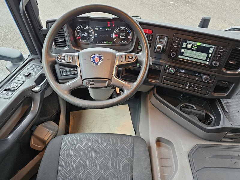 Interior photo 1: 리스 Scania P250 4x2 / FRIGO / KUHL / LBW Scania P250 4x2 / FRIGO / KUHL / LBW