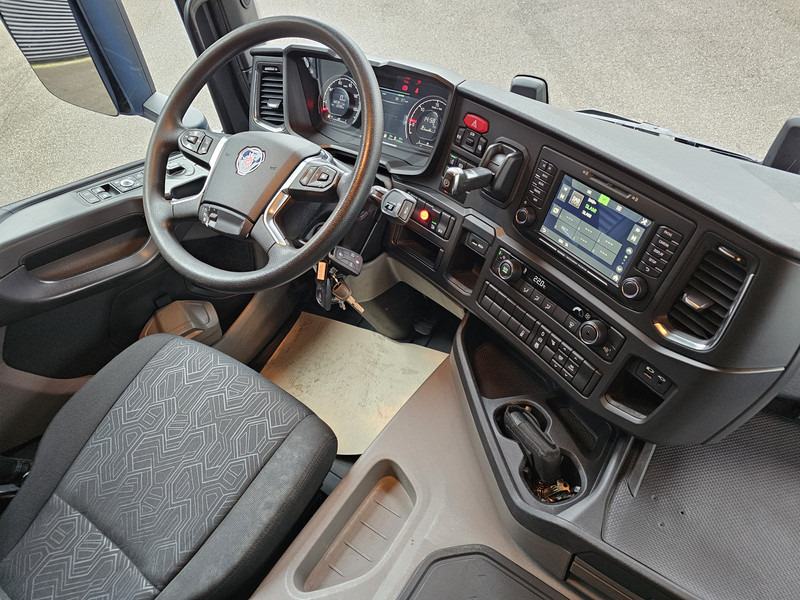 Interior photo 2: 리스 Scania P250 4x2 / FRIGO / KUHL / LBW Scania P250 4x2 / FRIGO / KUHL / LBW