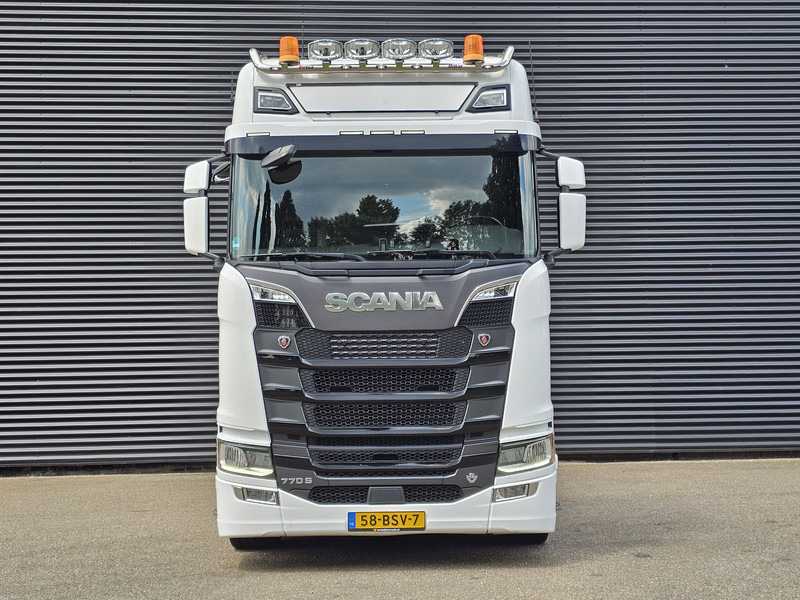 Scania S770 V8 6x2 BOOOGIE / FULL AIR / RETARDER / PARKING COOLER - 트랙터 유닛 : 사진 4 Scania S770 V8 6x2 BOOOGIE / FULL AIR / RETARDER / PARKING COOLER - 트랙터 유닛 : 사진 4