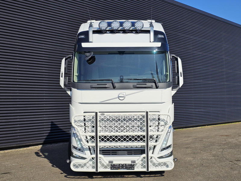 Volvo FH 540 / 6X4 / BOOGIE / RETARDER / FULL AIR / 312DKM - 트랙터 유닛 : 사진 5 Volvo FH 540 / 6X4 / BOOGIE / RETARDER / FULL AIR / 312DKM - 트랙터 유닛 : 사진 5