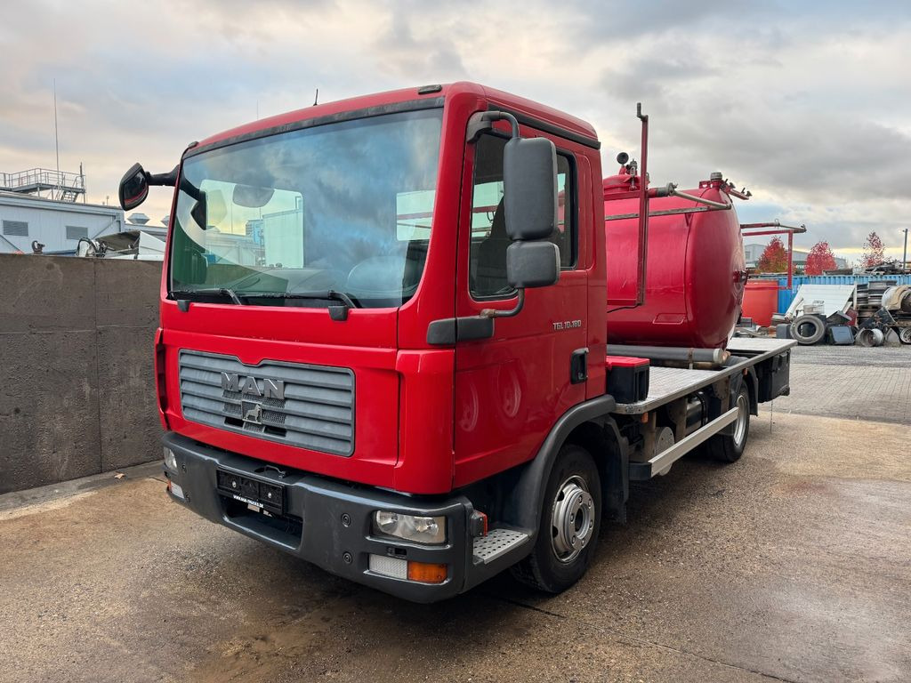 MAN 10.180 4X2 Toilettenwagen Fäkalien 2 X LBW - 진공 흡입 트럭 : 사진 4 MAN 10.180 4X2 Toilettenwagen Fäkalien 2 X LBW - 진공 흡입 트럭 : 사진 4