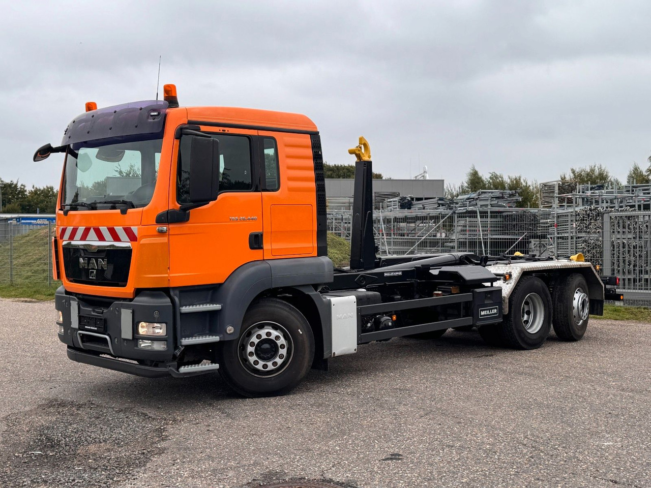 MAN 26.40 6X2 Meiller RK 20.70 mit Funk - 후크 리프트 트럭 : 사진 1 MAN 26.40 6X2 Meiller RK 20.70 mit Funk - 후크 리프트 트럭 : 사진 1
