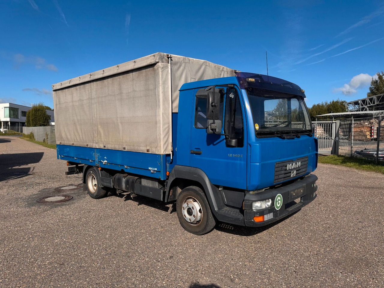 MAN 8.140 4X2 Pritsche Plane Original Km - 커튼 사이드 밴 : 사진 1 MAN 8.140 4X2 Pritsche Plane Original Km - 커튼 사이드 밴 : 사진 1