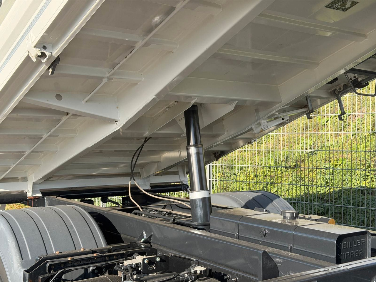 MAN 8.220 4x2 Meiller 3S. Kipper | TOP Zustand! - 덤프 밴 : 사진 3 MAN 8.220 4x2 Meiller 3S. Kipper | TOP Zustand! - 덤프 밴 : 사진 3