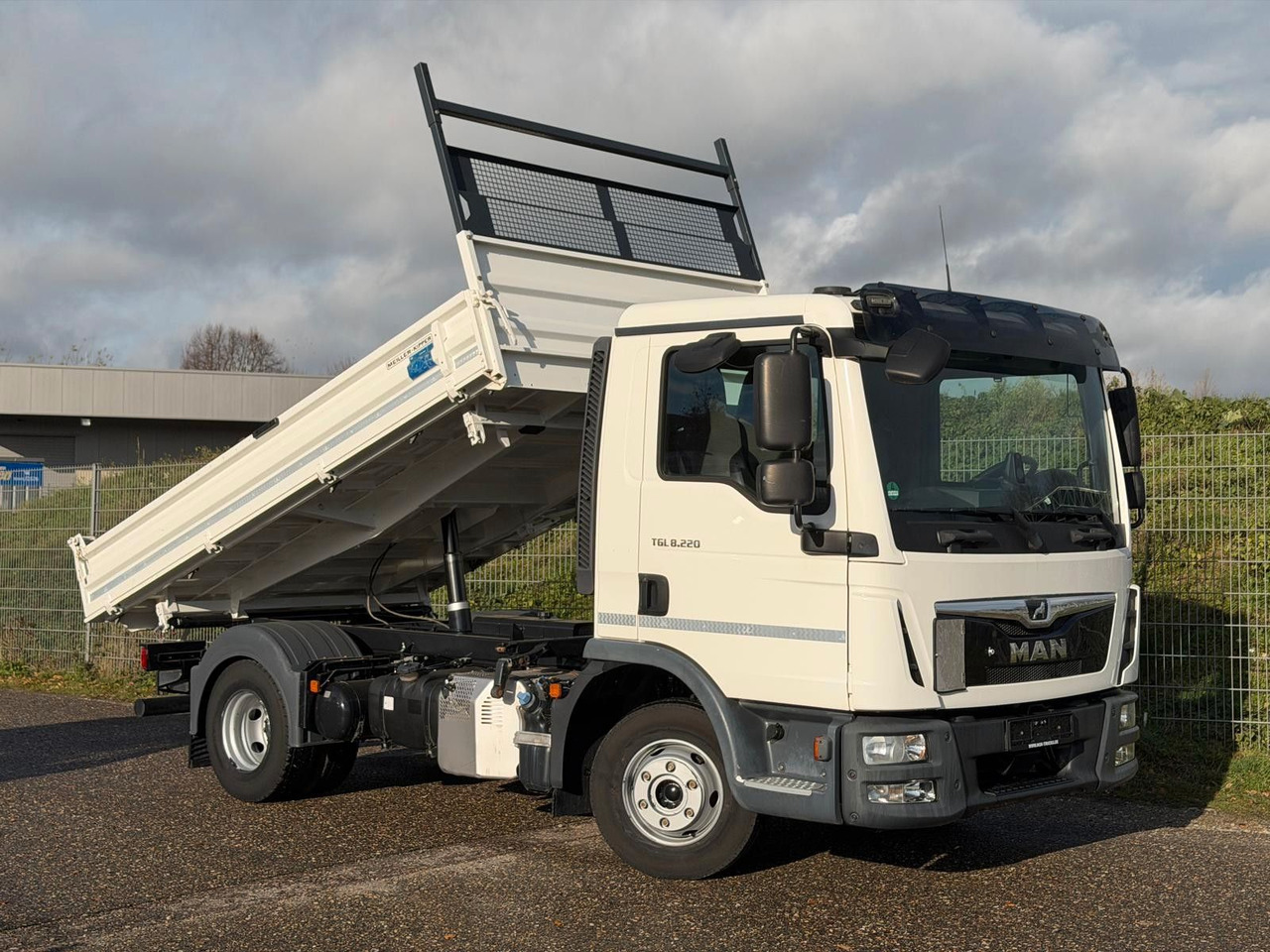 MAN 8.220 4x2 Meiller 3S. Kipper | TOP Zustand! - 덤프 밴 : 사진 1 MAN 8.220 4x2 Meiller 3S. Kipper | TOP Zustand! - 덤프 밴 : 사진 1