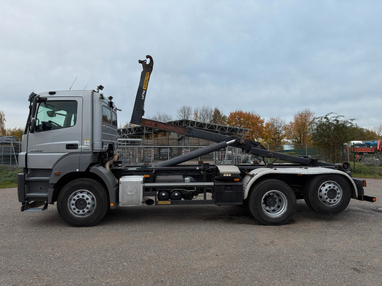 Mercedes-Benz 2540 L 6x2 Palfinger T20 mit hydr. Containerverr - 후크 리프트 트럭 : 사진 3 Mercedes-Benz 2540 L 6x2 Palfinger T20 mit hydr. Containerverr - 후크 리프트 트럭 : 사진 3