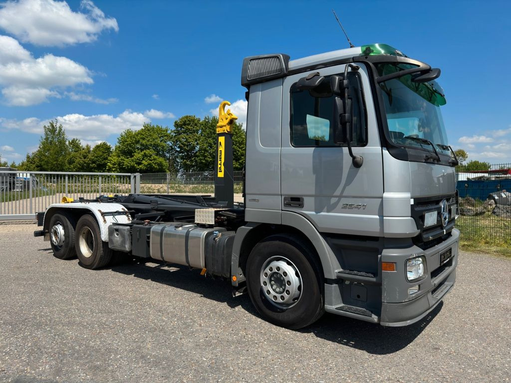Mercedes-Benz 2541 6X2 Marrel Abroller Hydr. Verriegelung - 후크 리프트 트럭 : 사진 1 Mercedes-Benz 2541 6X2 Marrel Abroller Hydr. Verriegelung - 후크 리프트 트럭 : 사진 1