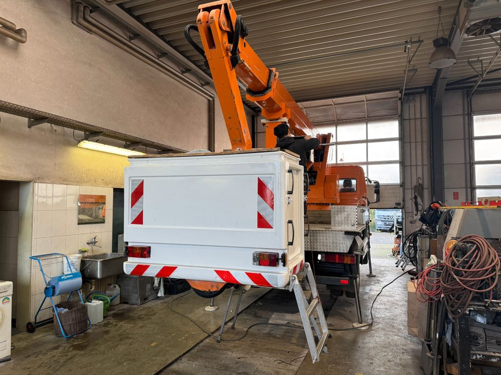 Mercedes-Benz 815 4x2 Hubarbeitsbühne Wumag 170 high 17 m Mercedes-Benz 815 4x2 Hubarbeitsbühne Wumag 170 high 17 m - 트럭 탑재 고가작업 플랫폼, 밴 : 사진 4 Mercedes-Benz 815 4x2 Hubarbeitsbühne Wumag 170 high 17 m Mercedes-Benz 815 4x2 Hubarbeitsbühne Wumag 170 high 17 m - 트럭 탑재 고가작업 플랫폼, 밴 : 사진 4