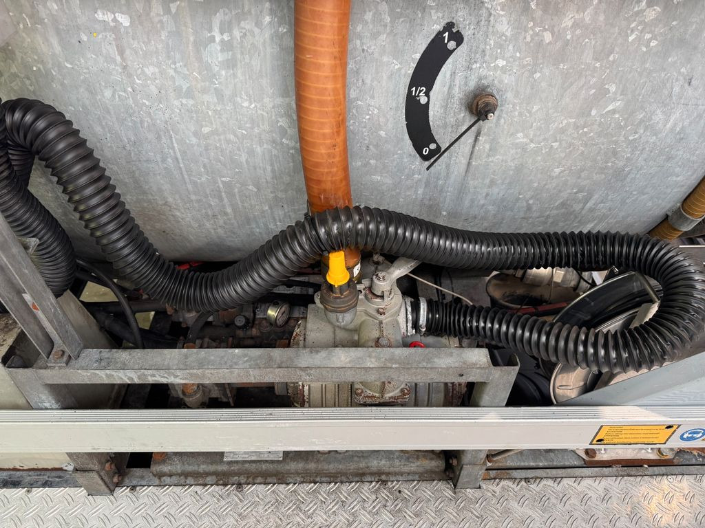 Mercedes-Benz 818 4X2 ROM Toilettenwagen Mercedes-Benz 818 4X2 ROM Toilettenwagen 6 Plätze - 진공 흡입 트럭 : 사진 4 Mercedes-Benz 818 4X2 ROM Toilettenwagen Mercedes-Benz 818 4X2 ROM Toilettenwagen 6 Plätze - 진공 흡입 트럭 : 사진 4