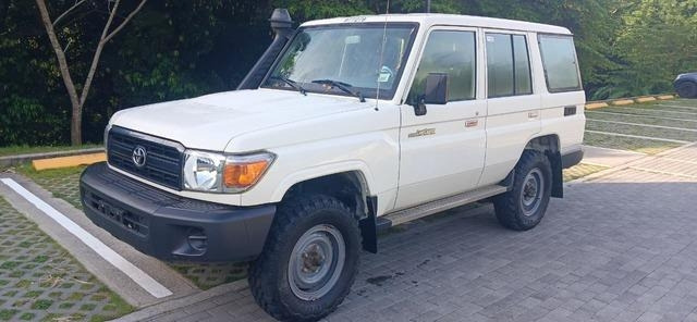 Toyota Land Cruiser 76 - 차량 : 사진 1 Toyota Land Cruiser 76 - 차량 : 사진 1