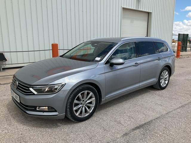 Volkswagen Passat - 차량 : 사진 1 Volkswagen Passat - 차량 : 사진 1