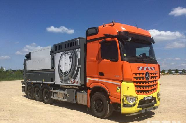 Rivard - Mercedes-Benz EXVAC - Arocs 3253 8x4 - 진공 흡입 트럭 : 사진 2 Rivard - Mercedes-Benz EXVAC - Arocs 3253 8x4 - 진공 흡입 트럭 : 사진 2