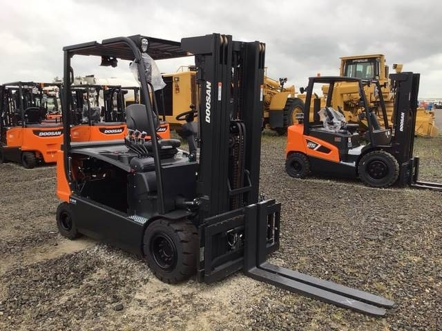 Doosan B35X-7 PLUS - 전기 지게차 : 사진 4 Doosan B35X-7 PLUS - 전기 지게차 : 사진 4