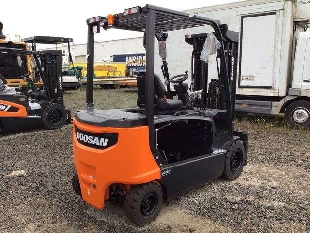 Doosan B35X-7 PLUS - 전기 지게차 : 사진 3 Doosan B35X-7 PLUS - 전기 지게차 : 사진 3