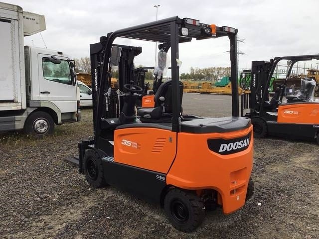 Doosan B35X-7 PLUS - 전기 지게차 : 사진 2 Doosan B35X-7 PLUS - 전기 지게차 : 사진 2