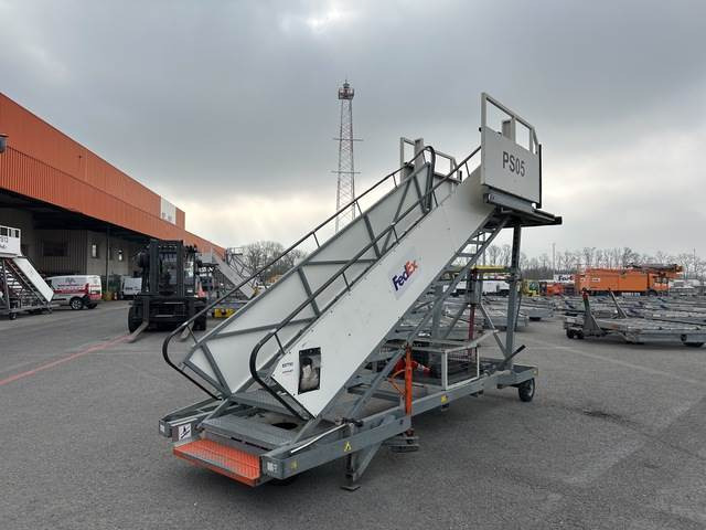 SPS PT-15 - 탑승 계단 : 사진 1 SPS PT-15 - 탑승 계단 : 사진 1
