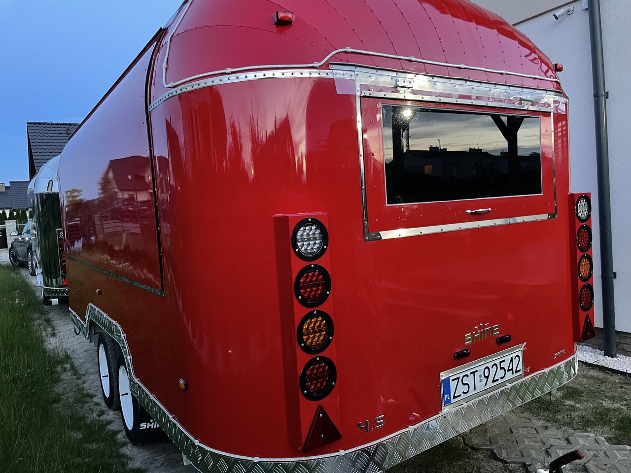 SHINE Spring RED - 자판기 트레일러 : 사진 5 SHINE Spring RED - 자판기 트레일러 : 사진 5