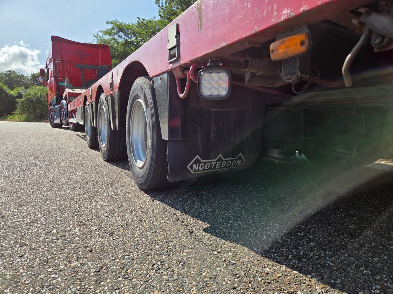 DAF XF 460 FTG 6x2 Super Spacecab + Nooteboom semi-dieplader - 캡 새시 트럭 : 사진 5 DAF XF 460 FTG 6x2 Super Spacecab + Nooteboom semi-dieplader - 캡 새시 트럭 : 사진 5