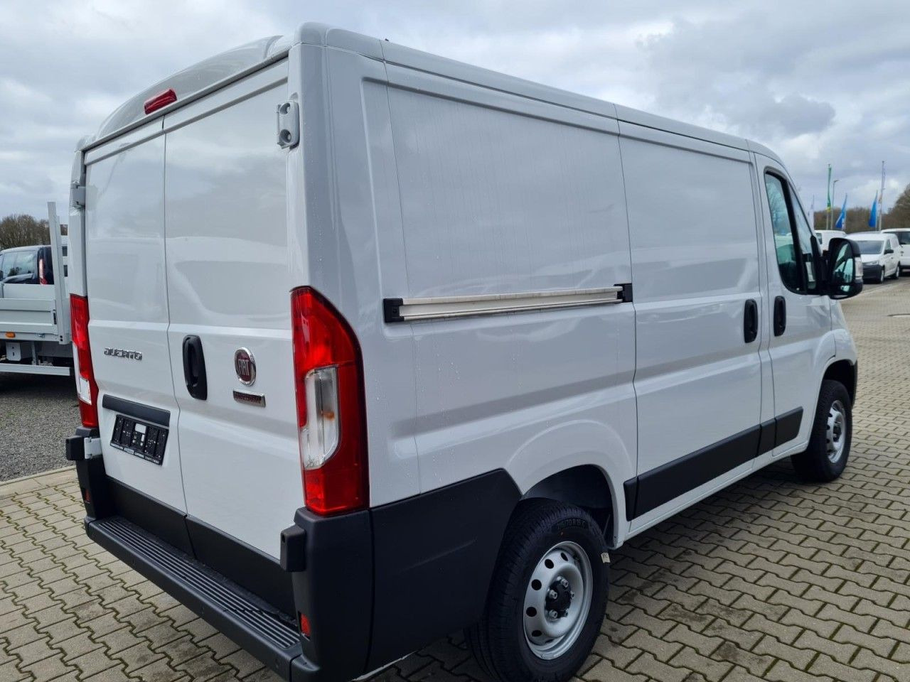 Fiat Ducato 30 Kasten L1H1 KLIMA PDC TEMPOMAT - 소형 밴 : 사진 4 Fiat Ducato 30 Kasten L1H1 KLIMA PDC TEMPOMAT - 소형 밴 : 사진 4