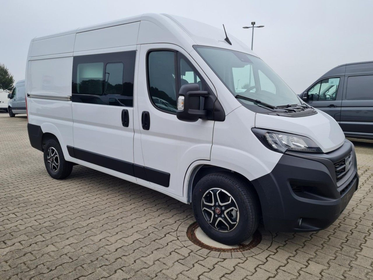 Fiat Ducato 35 Kasten Doka 7-Sitze 2x Schiebetür Maxi - 패널 밴, 콤비 밴 : 사진 4 Fiat Ducato 35 Kasten Doka 7-Sitze 2x Schiebetür Maxi - 패널 밴, 콤비 밴 : 사진 4