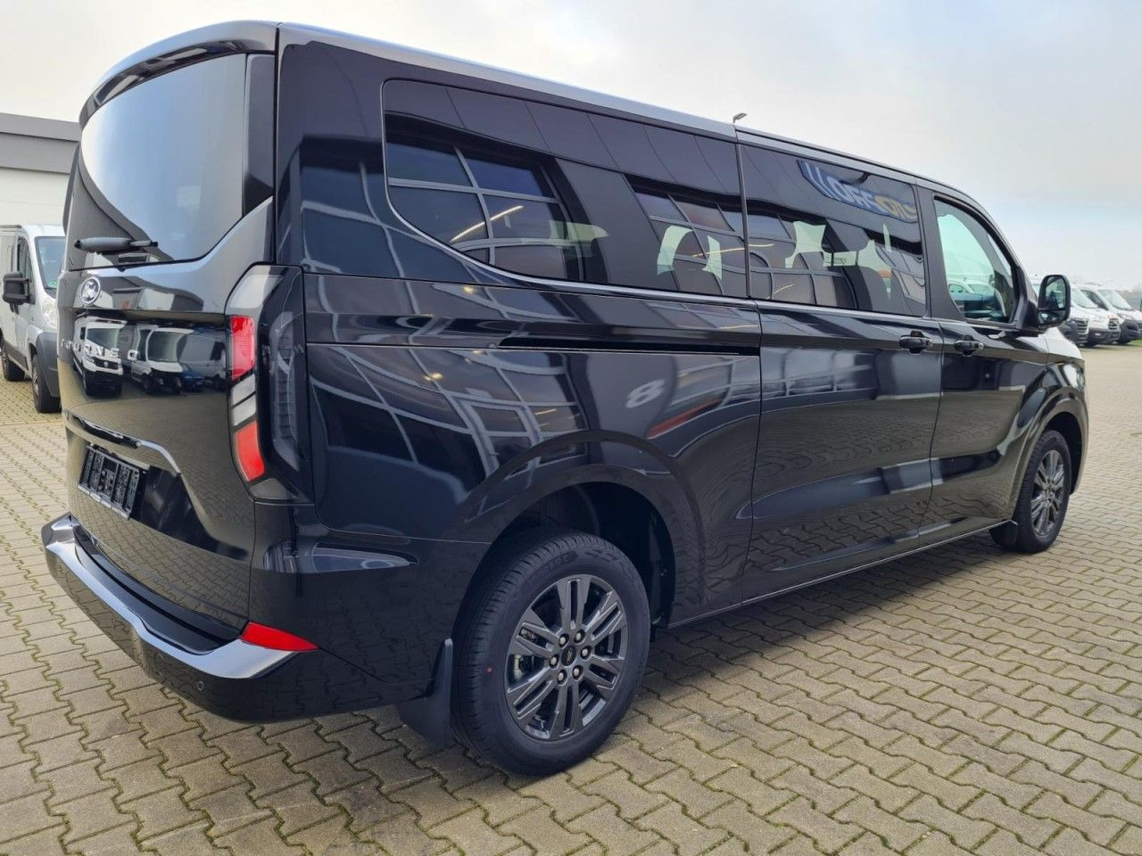 Ford Tourneo Custom 320 L2 Titanium 9 Sitze STANDHZ - 승합차 : 사진 4 Ford Tourneo Custom 320 L2 Titanium 9 Sitze STANDHZ - 승합차 : 사진 4