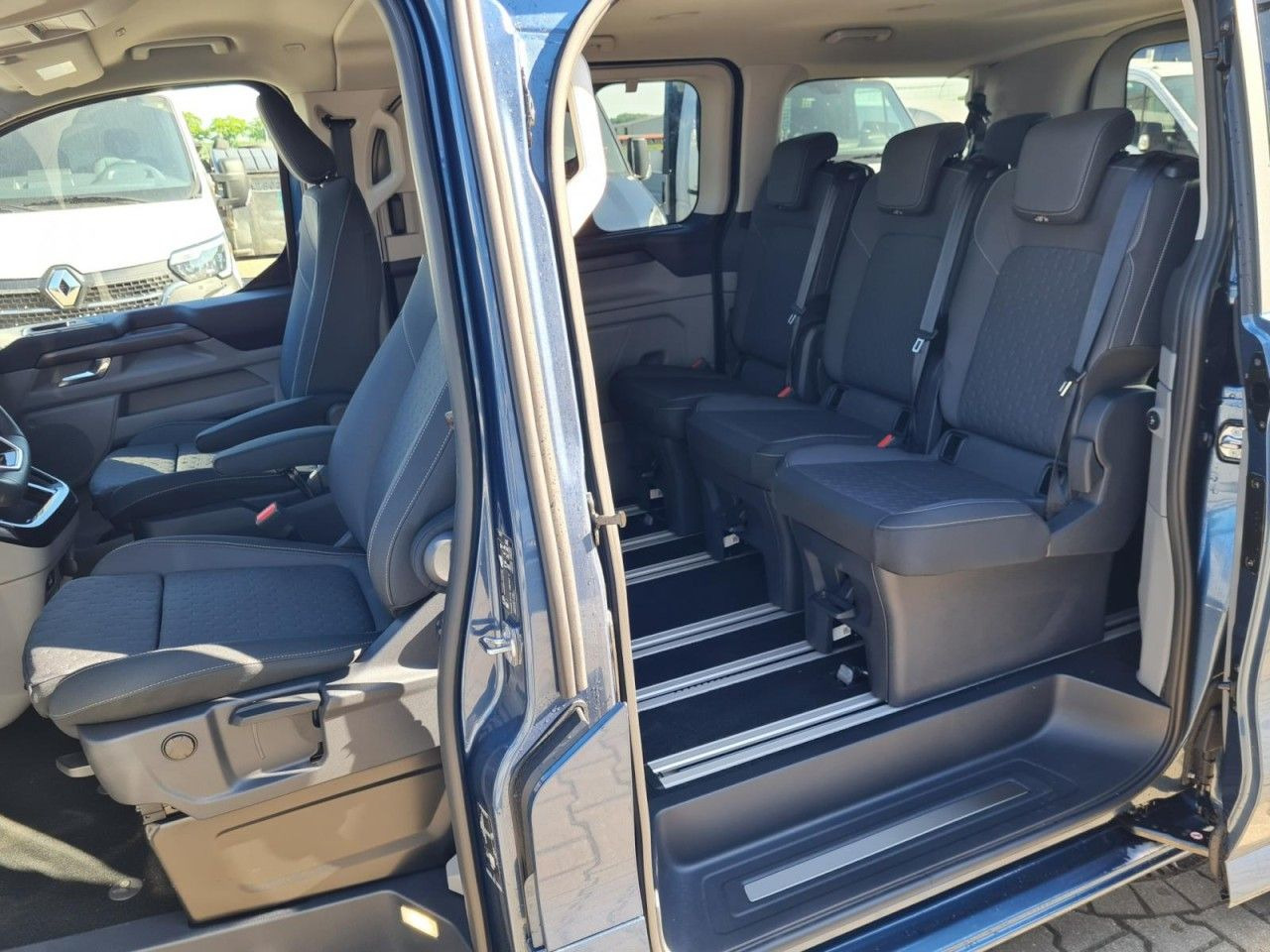 Ford Tourneo Custom 320 Titanium L1 AG 8-Sitze LED KA - 승합차 : 사진 2 Ford Tourneo Custom 320 Titanium L1 AG 8-Sitze LED KA - 승합차 : 사진 2