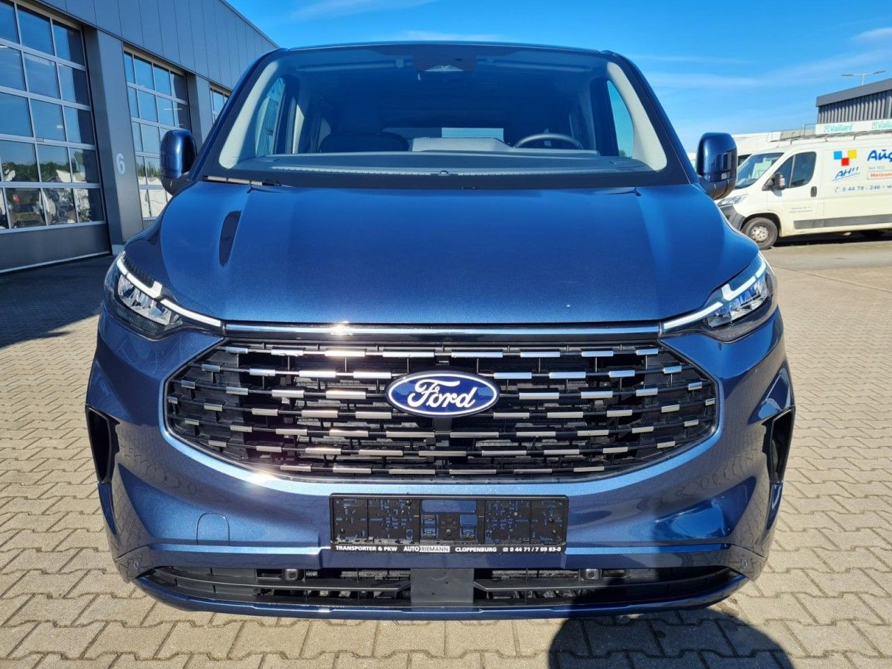 Ford Tourneo Custom 320 Titanium L1 AG 8-Sitze LED KA - 승합차 : 사진 3 Ford Tourneo Custom 320 Titanium L1 AG 8-Sitze LED KA - 승합차 : 사진 3