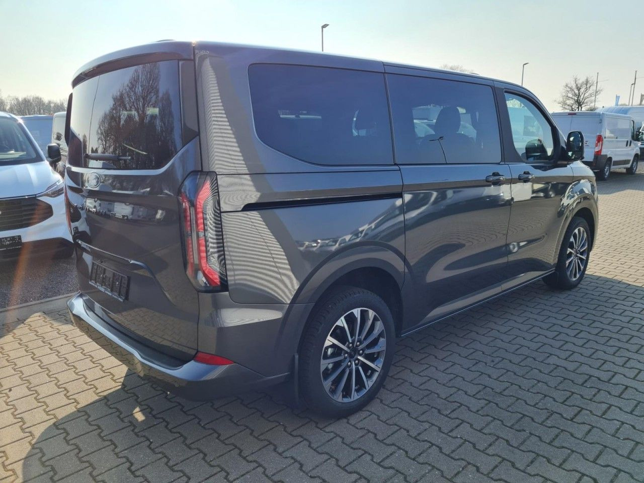 Ford Tourneo Custom 320 Titanium X L1 AHK LED LMF NAV - 승합차 : 사진 5 Ford Tourneo Custom 320 Titanium X L1 AHK LED LMF NAV - 승합차 : 사진 5