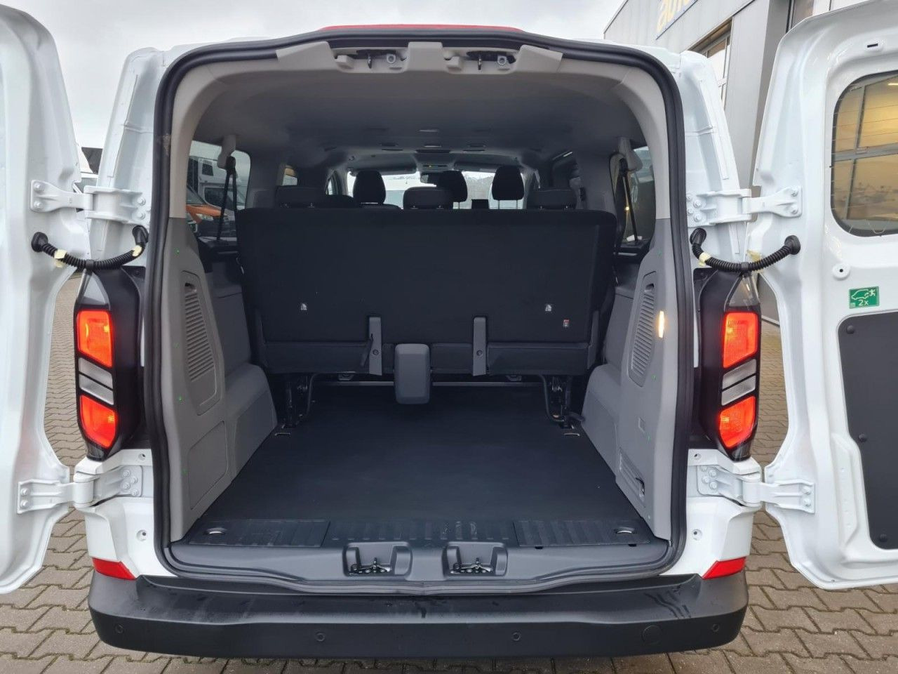Ford Transit Custom Trend 320 L2 9 Sitzer - 승합차 : 사진 5 Ford Transit Custom Trend 320 L2 9 Sitzer - 승합차 : 사진 5