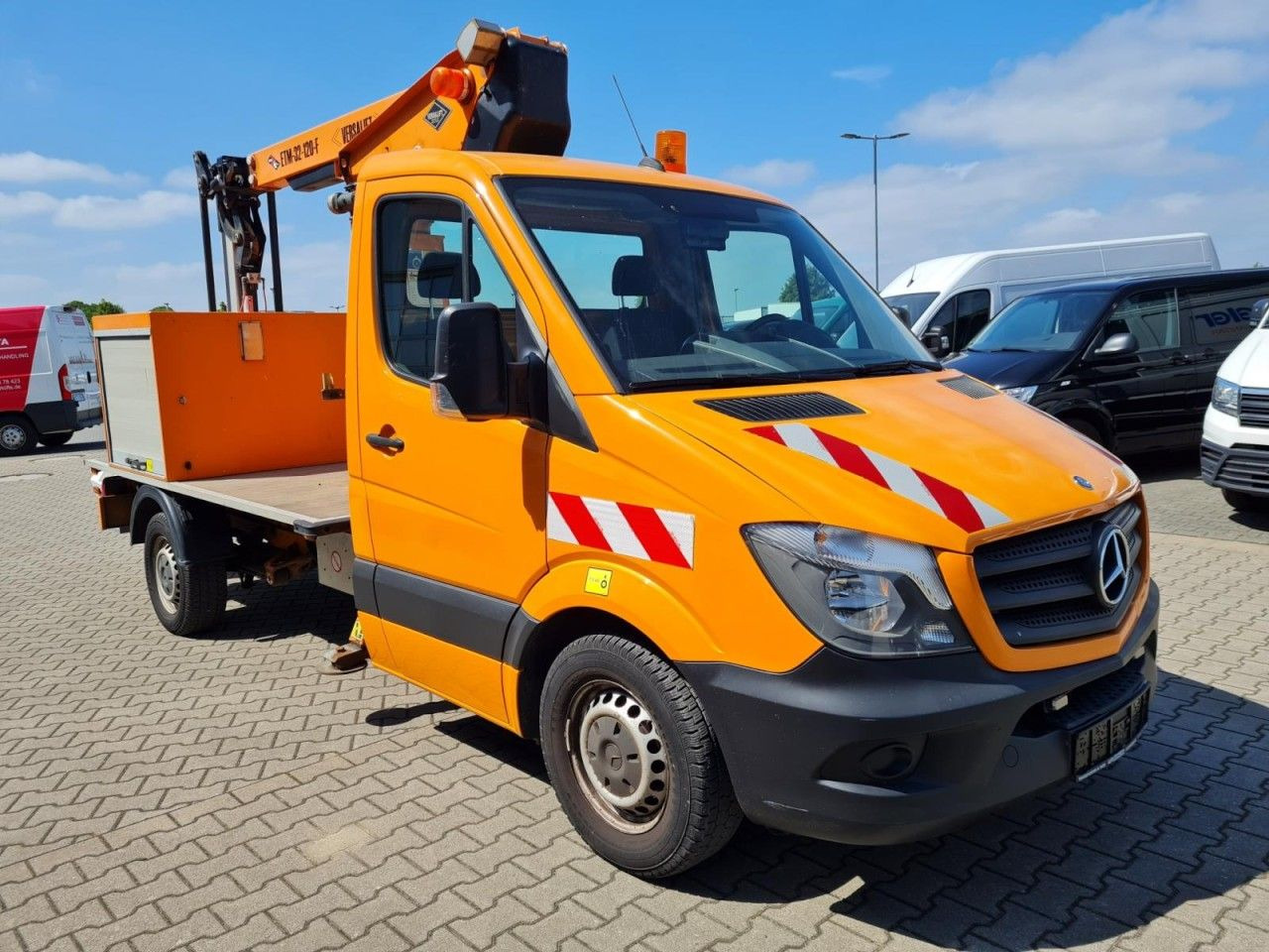 Mercedes-Benz Sprinter 316 CDI Hubarbeitsbühne 12m Korb isolie - 트럭 탑재 고가작업 플랫폼 : 사진 4 Mercedes-Benz Sprinter 316 CDI Hubarbeitsbühne 12m Korb isolie - 트럭 탑재 고가작업 플랫폼 : 사진 4