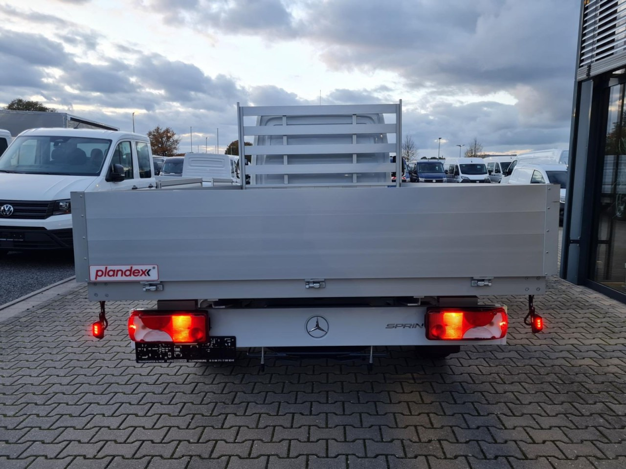 Mercedes-Benz Sprinter 317 CDI Pritsche L3 lang RWD KLIMA TEMPOMAT - 플랫베드 밴 : 사진 5 Mercedes-Benz Sprinter 317 CDI Pritsche L3 lang RWD KLIMA TEMPOMAT - 플랫베드 밴 : 사진 5