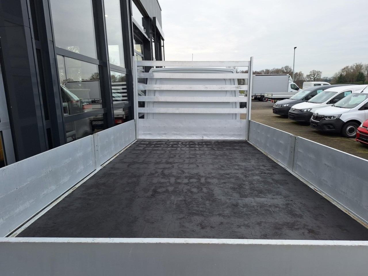 Mercedes-Benz Sprinter 317 CDI Pritsche L4 RWD AHK KLIMA TEMPOMAT - 플랫베드 밴 : 사진 3 Mercedes-Benz Sprinter 317 CDI Pritsche L4 RWD AHK KLIMA TEMPOMAT - 플랫베드 밴 : 사진 3