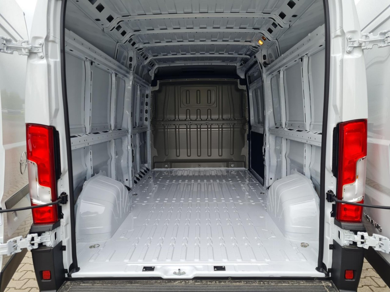 패널 밴 Opel Movano Kasten 2.2 HDI 180 L3H2 Klima NAVI TEMPOMAT : 사진 11 패널 밴 Opel Movano Kasten 2.2 HDI 180 L3H2 Klima NAVI TEMPOMAT : 사진 11