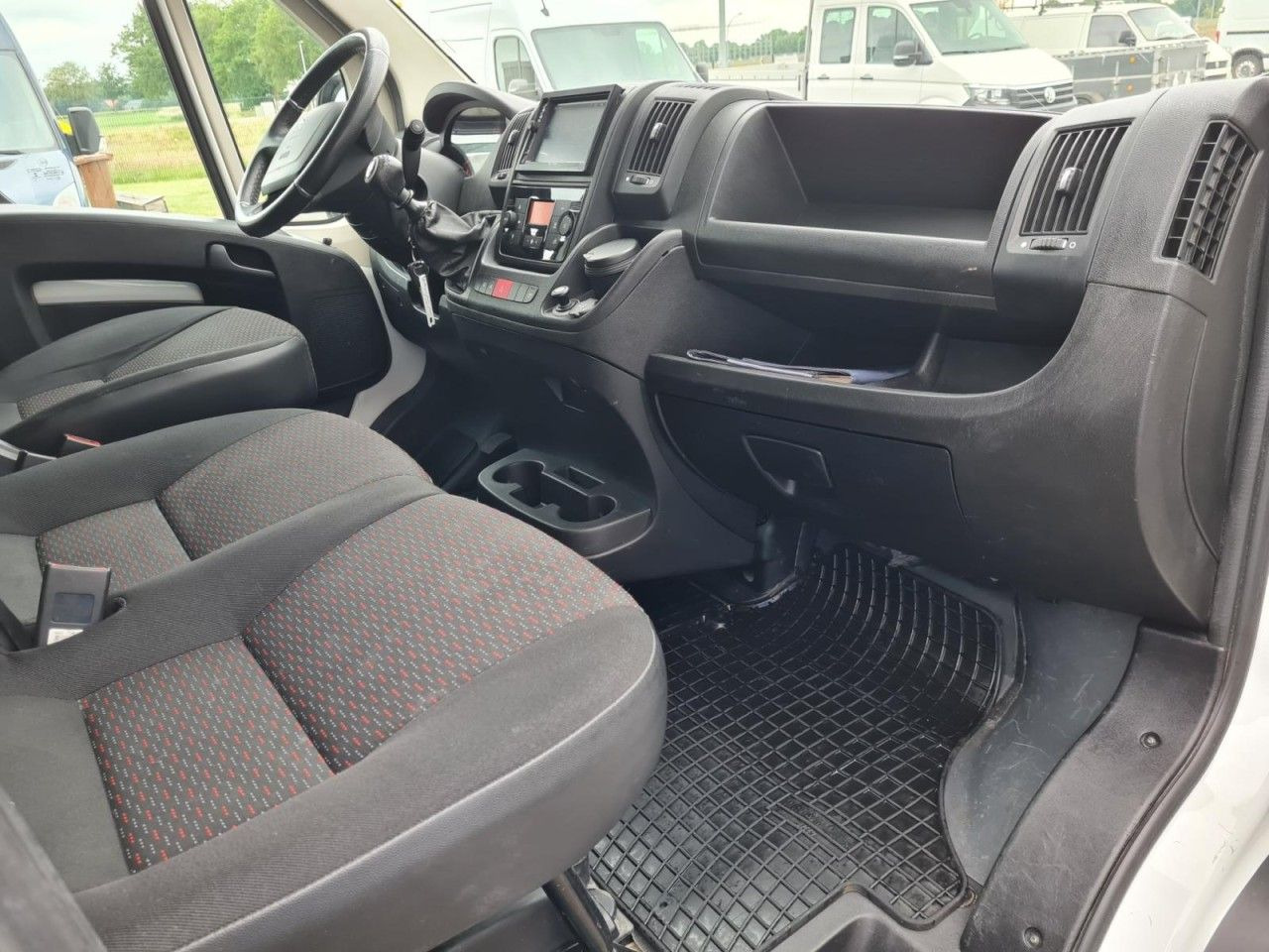 Peugeot Boxer 3,5t Pritsche Plane 2.2 HDi L4 435 - 커튼 사이드 밴 : 사진 4 Peugeot Boxer 3,5t Pritsche Plane 2.2 HDi L4 435 - 커튼 사이드 밴 : 사진 4
