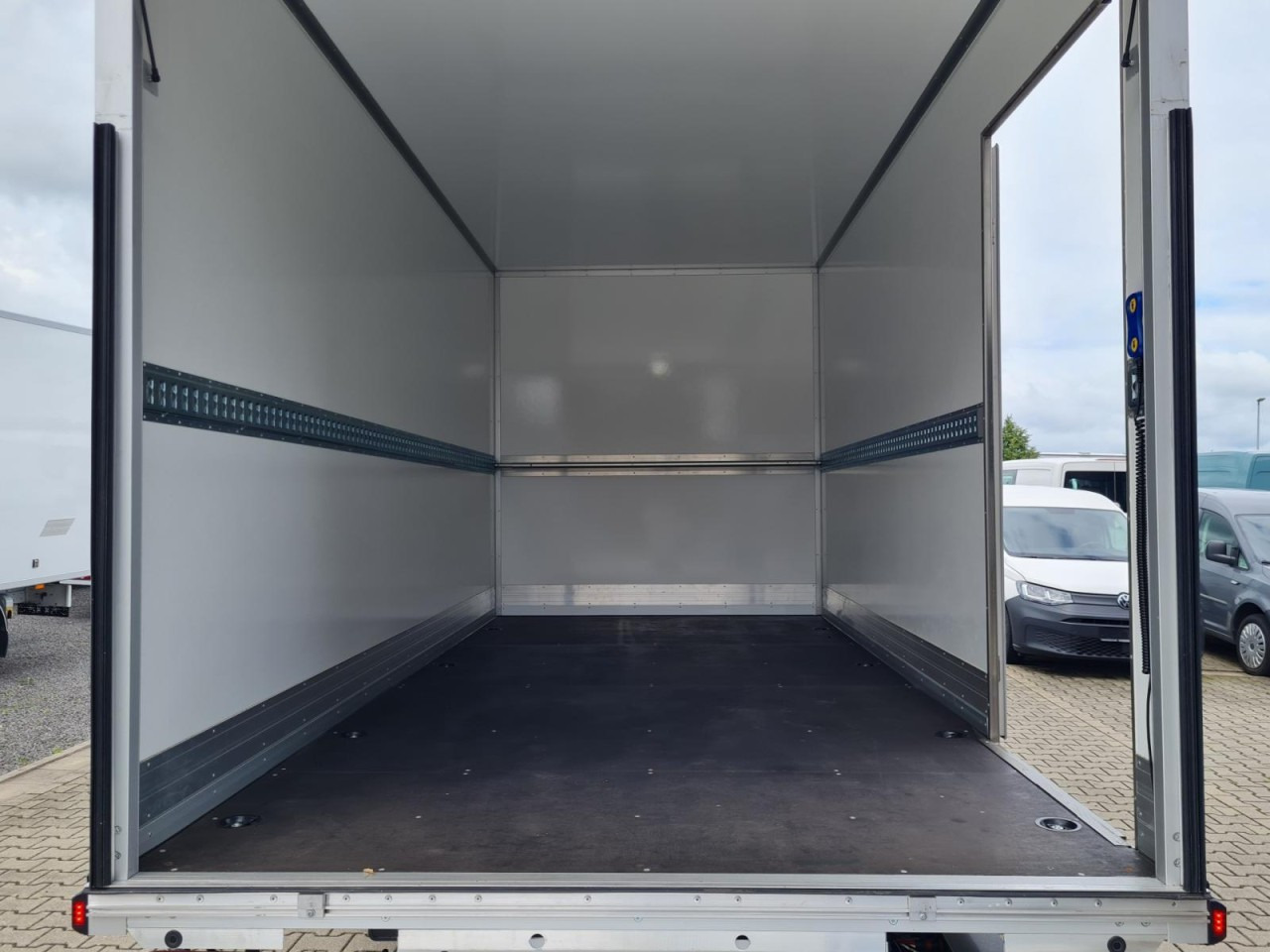 Renault Master 35 New Möbel Koffer LBW KLIMA TEMPOMAT - 박스 밴 : 사진 5 Renault Master 35 New Möbel Koffer LBW KLIMA TEMPOMAT - 박스 밴 : 사진 5