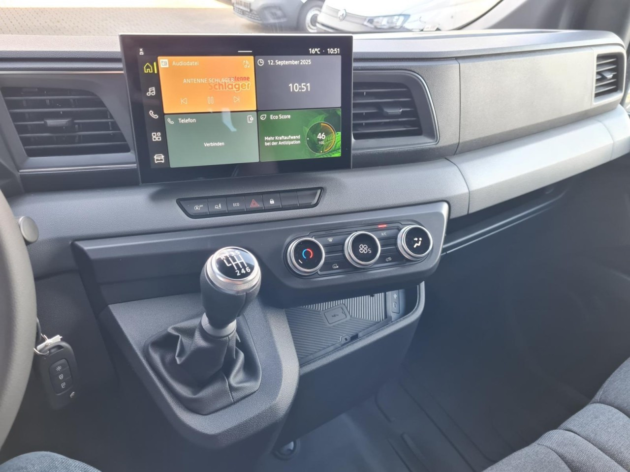 플랫베드 밴, 콤비 밴 Renault Master New 3,5t Doka dCi 170 L3H1 Lang : 사진 11 플랫베드 밴, 콤비 밴 Renault Master New 3,5t Doka dCi 170 L3H1 Lang : 사진 11