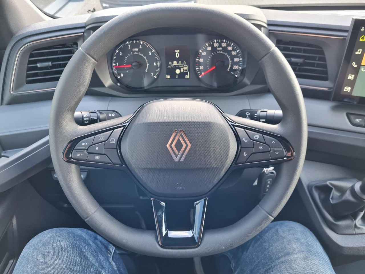 플랫베드 밴, 콤비 밴 Renault Master New 3,5t Doka dCi 170 L3H1 Lang : 사진 10 플랫베드 밴, 콤비 밴 Renault Master New 3,5t Doka dCi 170 L3H1 Lang : 사진 10