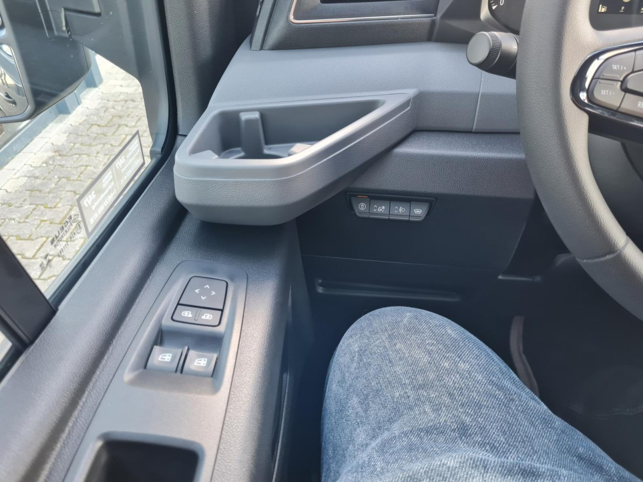 플랫베드 밴, 콤비 밴 Renault Master New 3,5t Doka dCi 170 L3H1 Lang : 사진 18 플랫베드 밴, 콤비 밴 Renault Master New 3,5t Doka dCi 170 L3H1 Lang : 사진 18