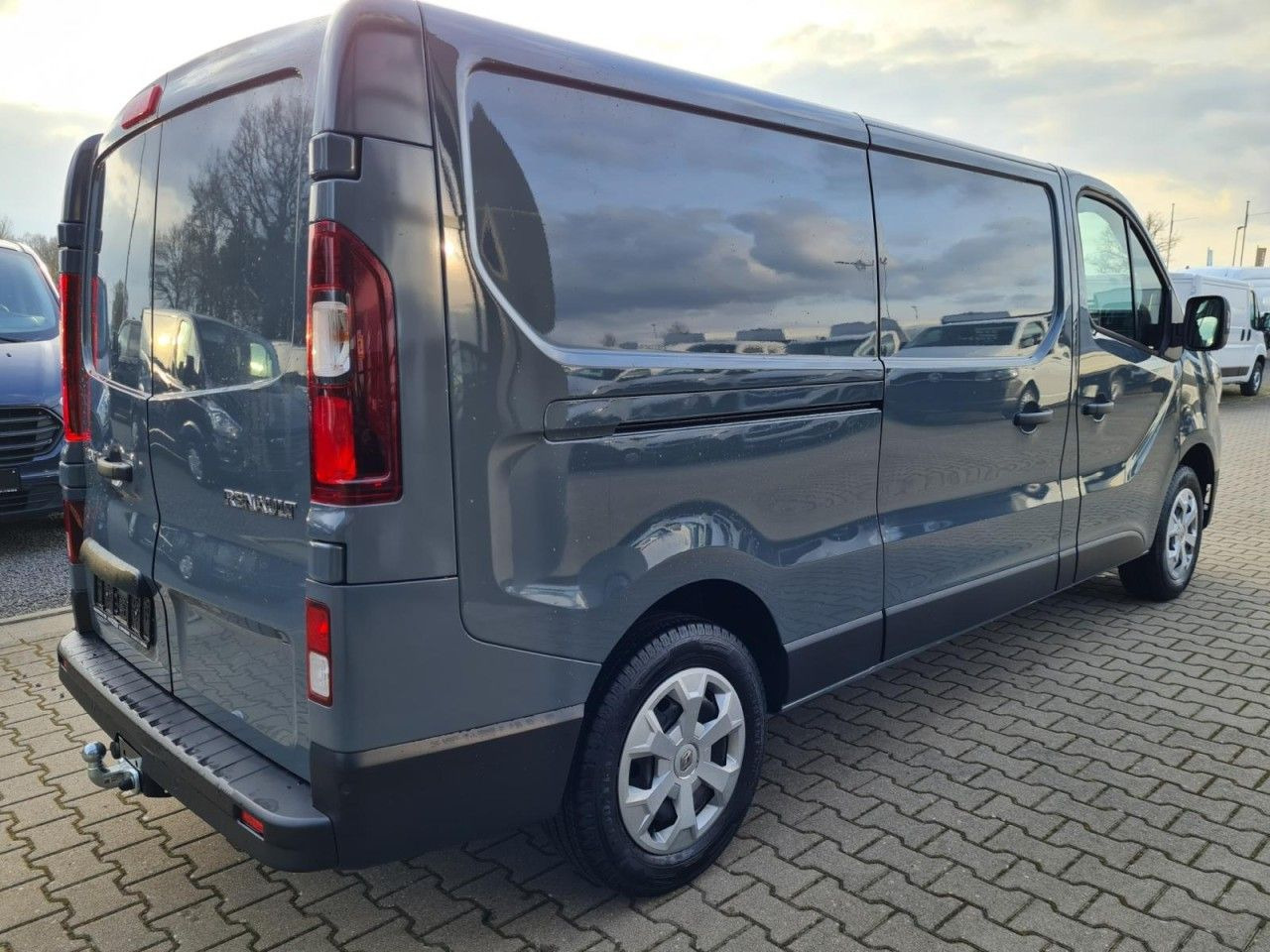 Renault Trafic Kasten 3,0t L2 LED AHK KLIMA PDC TEMPOMAT - 소형 밴 : 사진 4 Renault Trafic Kasten 3,0t L2 LED AHK KLIMA PDC TEMPOMAT - 소형 밴 : 사진 4